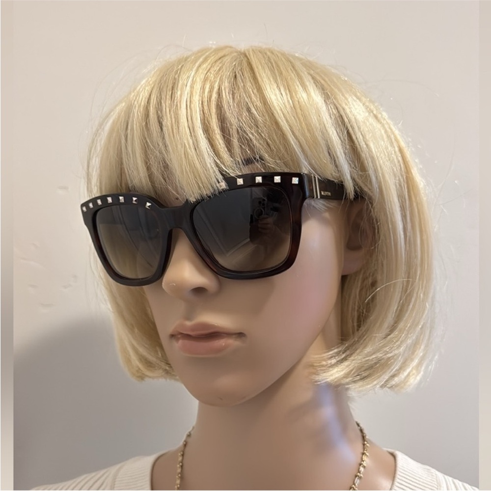Valentino✨ V660S Studded Brown Sunglasses
